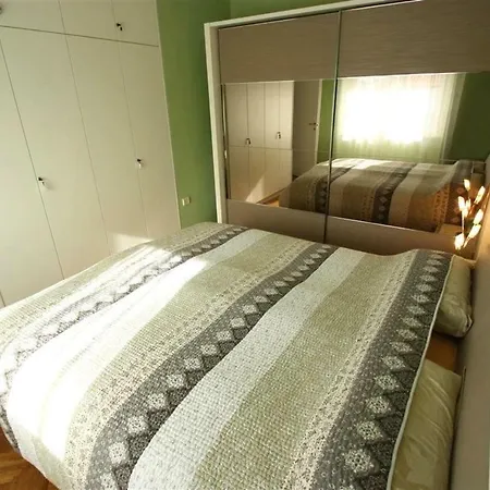 Apartment In 14229